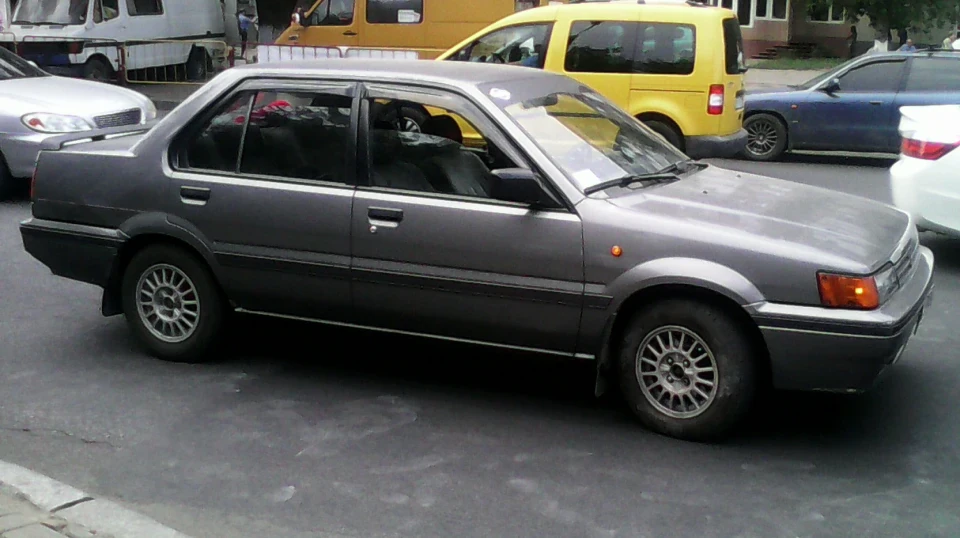 Nissan Sunny 3
