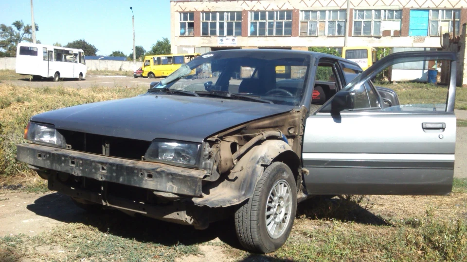Nissan Sunny 4