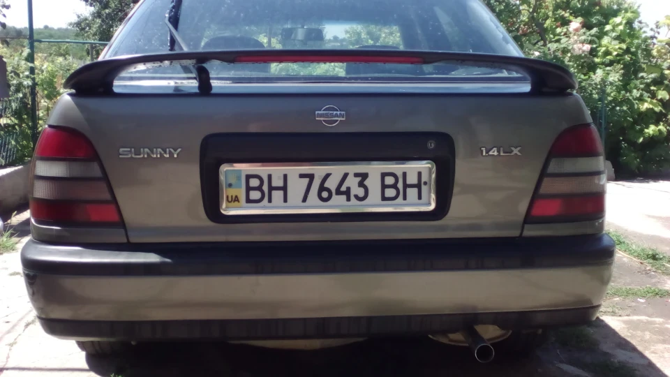 Nissan Sunny 3