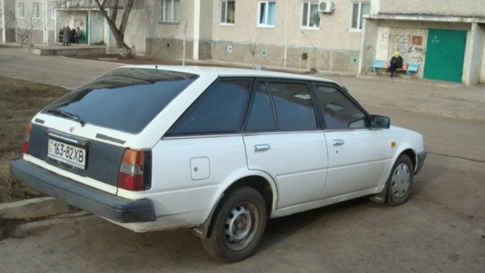 Nissan Sunny 4