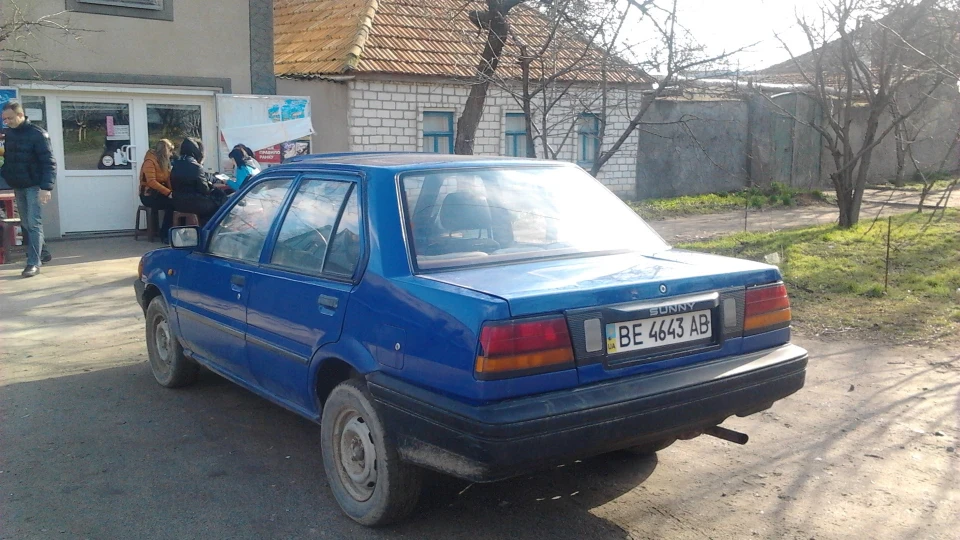 Nissan Sunny 4