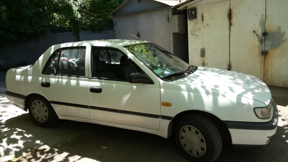 Nissan Sunny 2