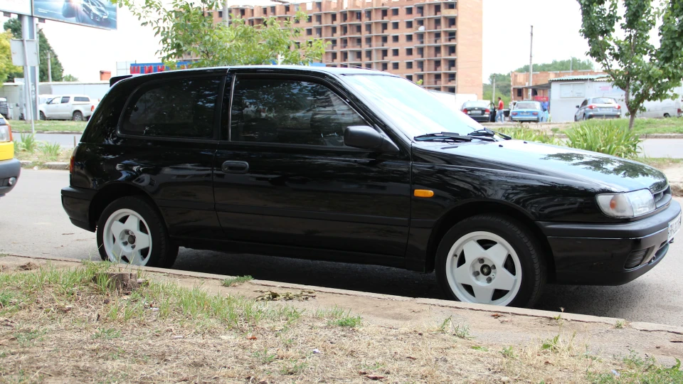 Nissan Sunny 4