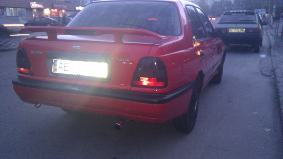 Nissan Sunny 3