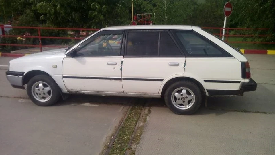 Nissan Sunny 4