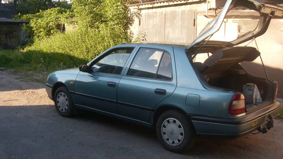 Nissan Sunny 2
