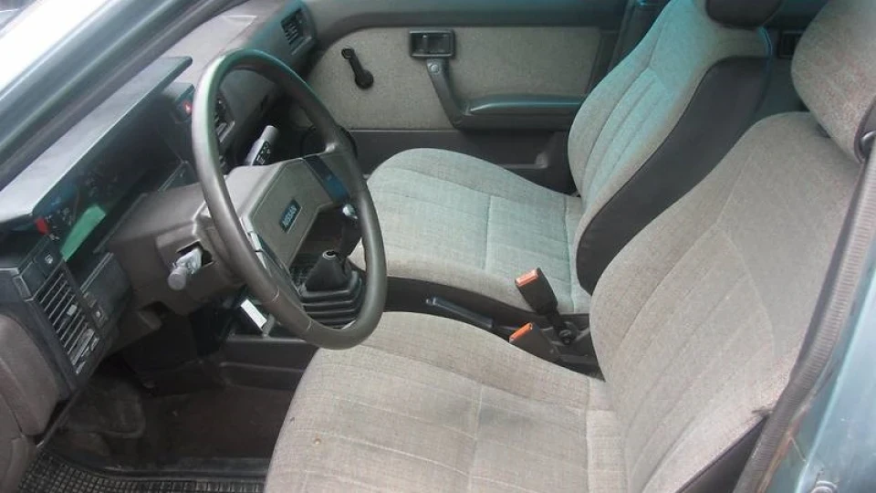 Nissan Sunny 5