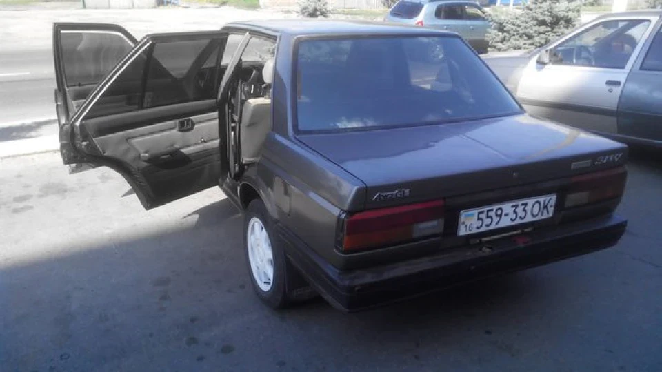 Nissan Sunny 5