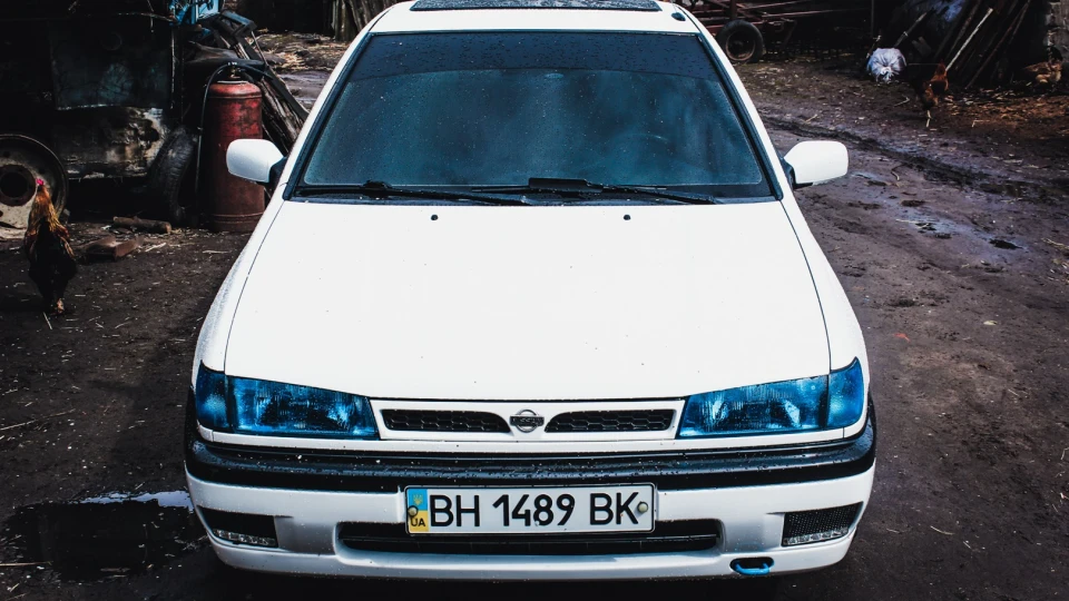 Nissan Sunny 4