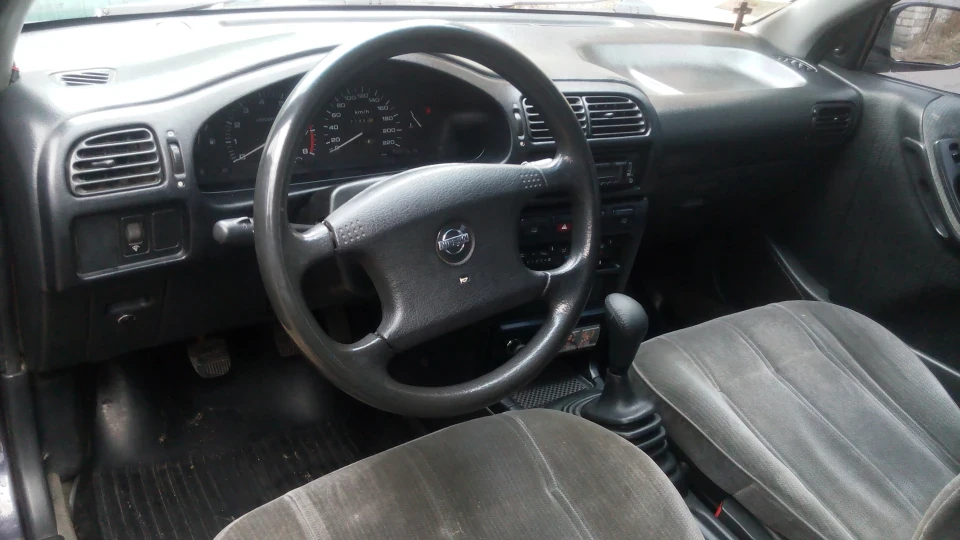 Nissan Sunny 4