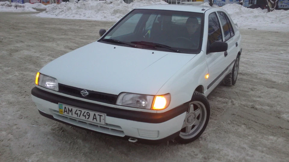 Nissan Sunny 4