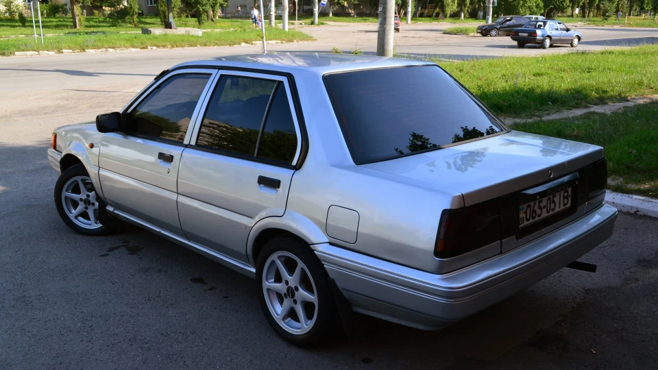 Nissan Sunny 2