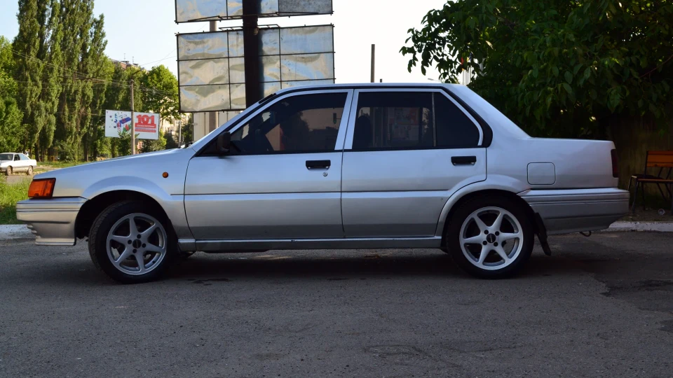 Nissan Sunny 3