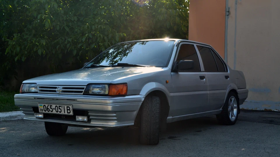 Nissan Sunny 4