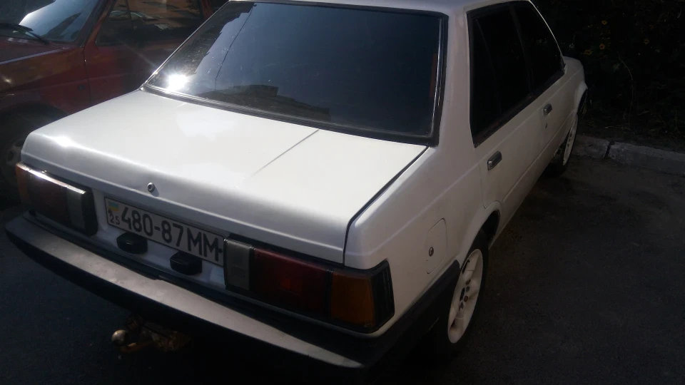 Nissan Sunny 3