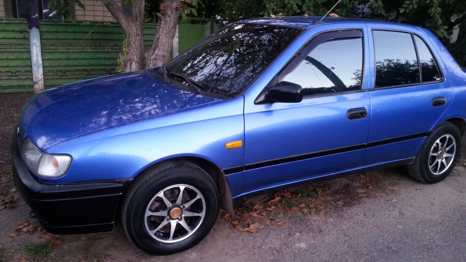 Nissan Sunny 1.4 LX 4