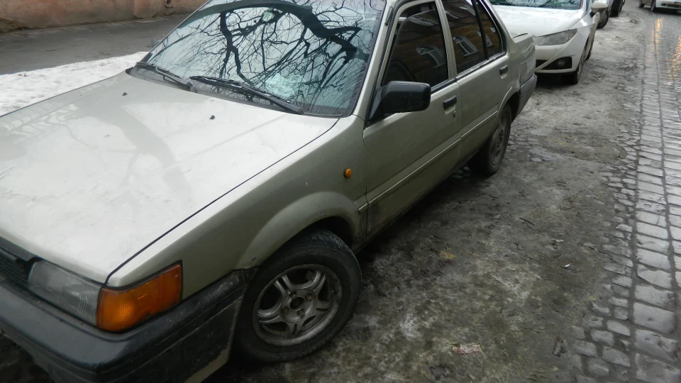 Nissan Sunny 1,6 i