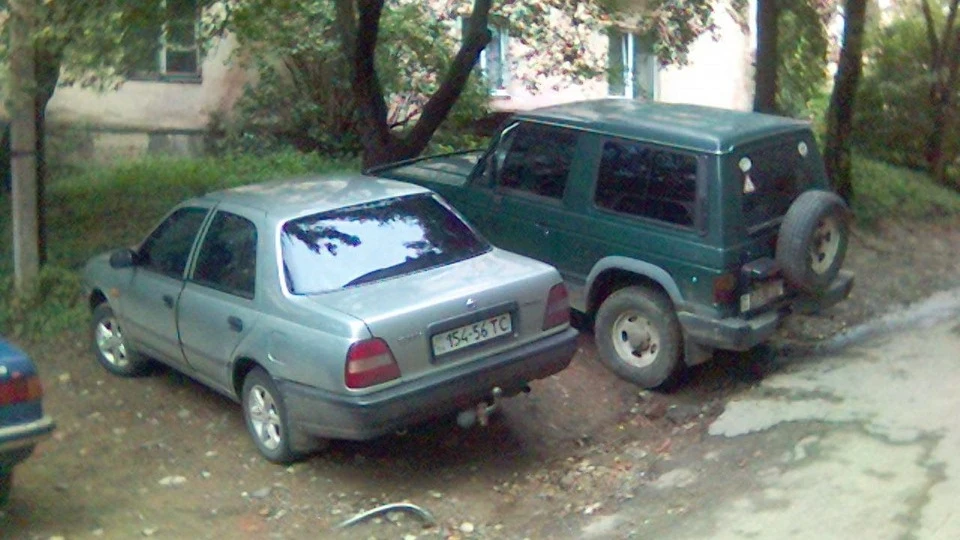 Nissan Sunny 2.0dLXСонячний Дизелек) 4