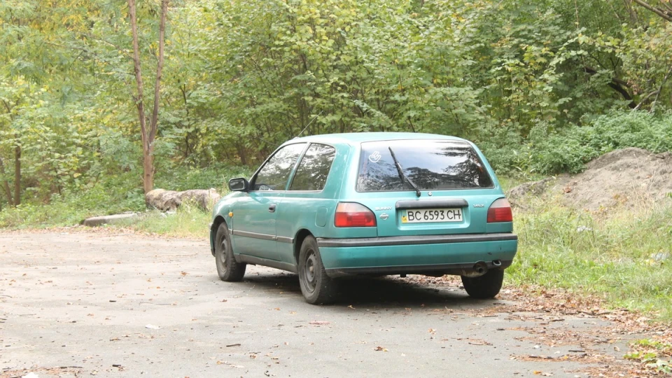 Nissan Sunny 3 door 4