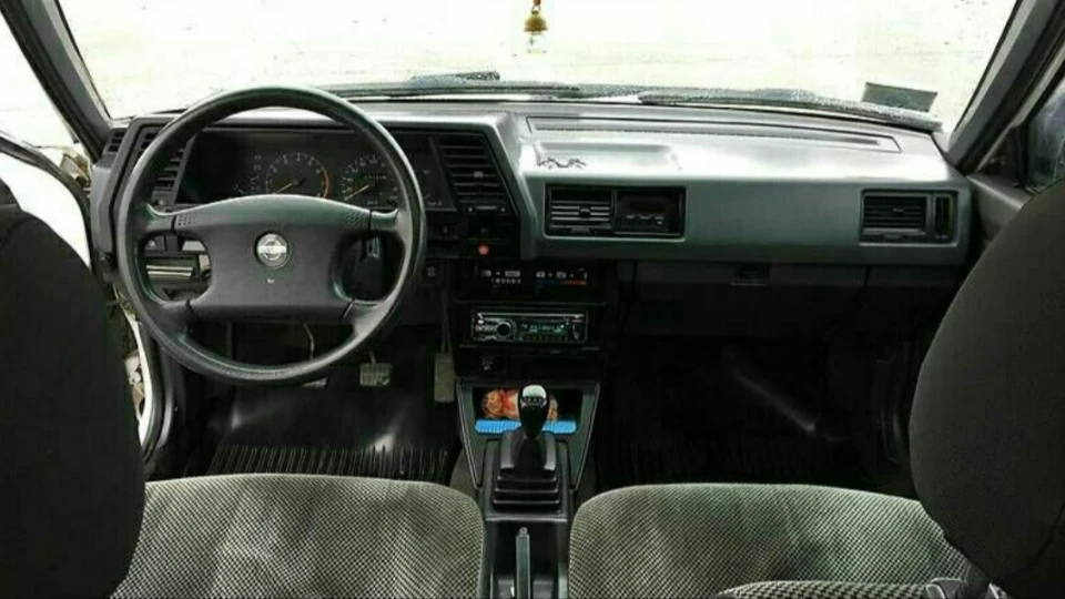 Nissan Sunny Біле ведмежа 4