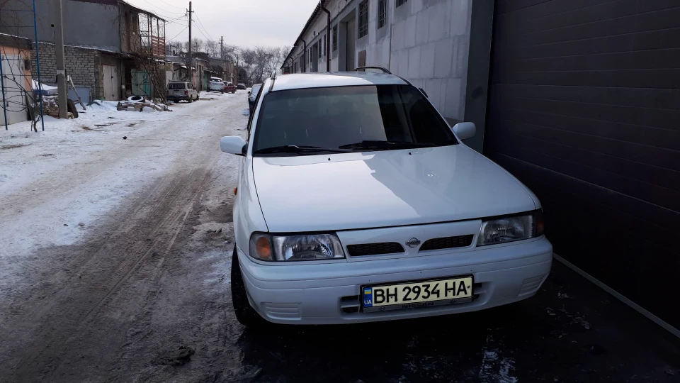Nissan Sunny Білий перламутр 2