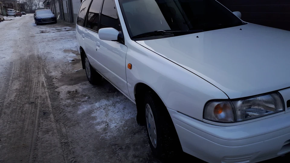 Nissan Sunny Білий перламутр 3