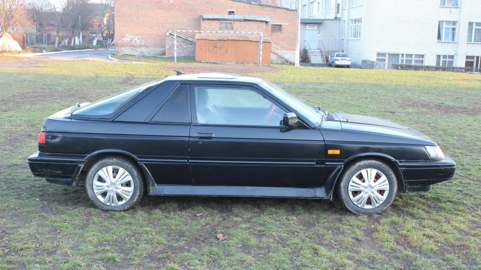Nissan Sunny Coupe 4