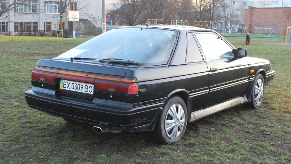 Nissan Sunny Coupe 5