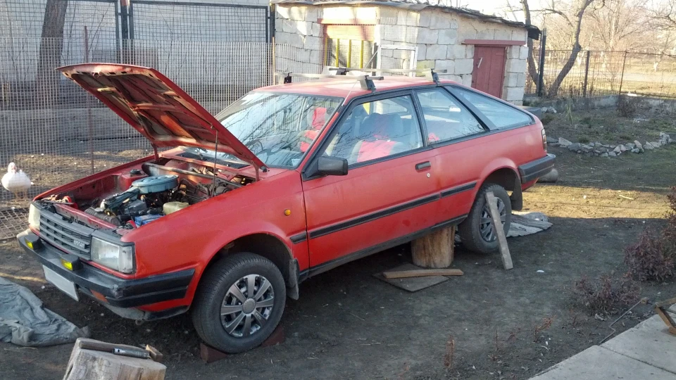 Nissan Sunny GL Coupe 4