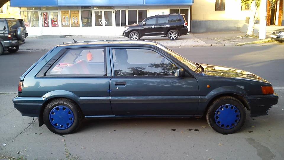 Nissan Sunny Hatchback III 4