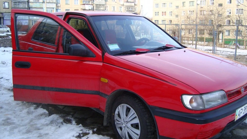 Nissan Sunny N14 3