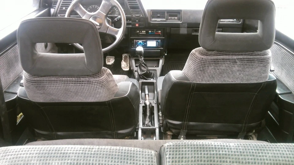Nissan Sunny RZ1 2