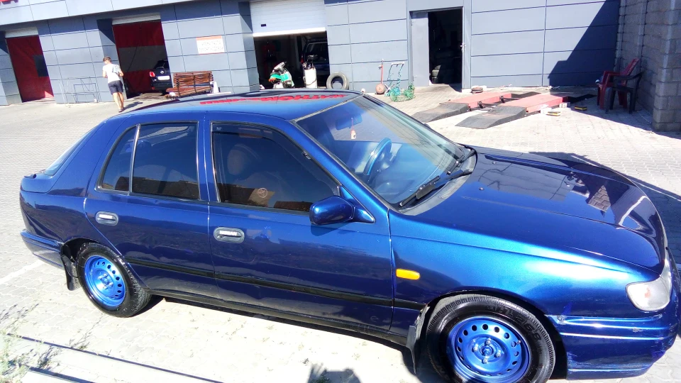 Nissan Sunny Синій 2