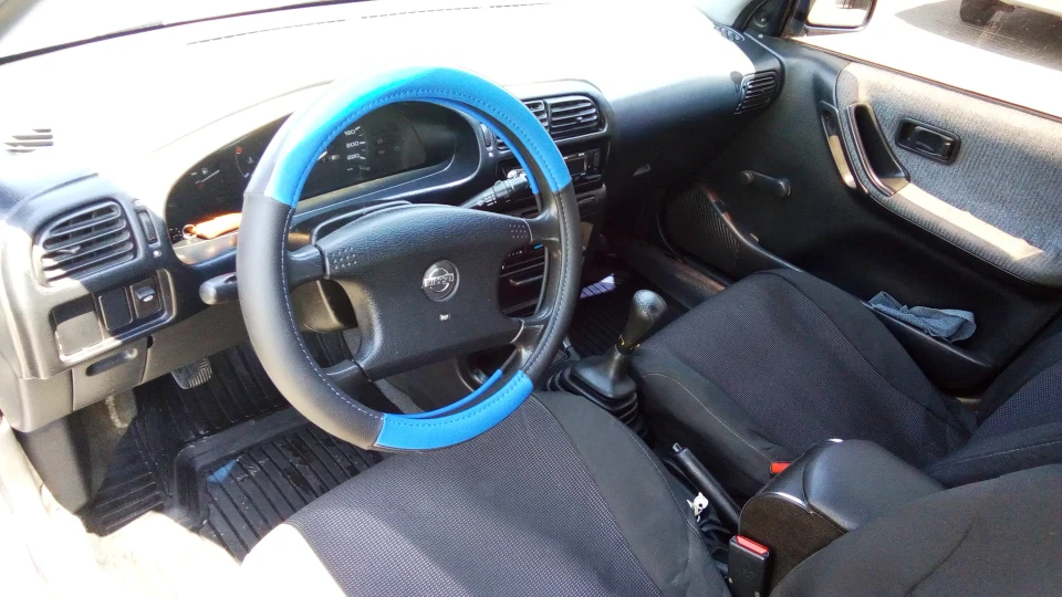 Nissan Sunny Синій 4