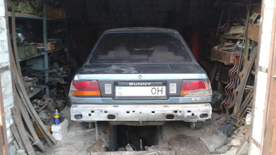 Nissan Sunny SLX 2