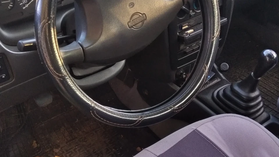 Nissan Sunny Темно-синій металік 3