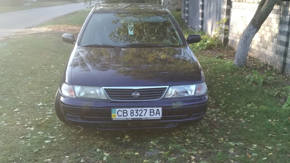 Nissan Sunny Темно-синій металік 4