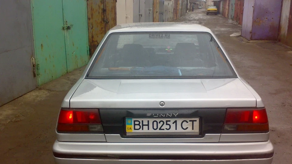 Nissan Sunny Стомлений сонцем 2
