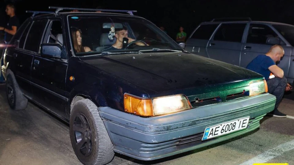 Nissan Sunny Хлопушка) 2