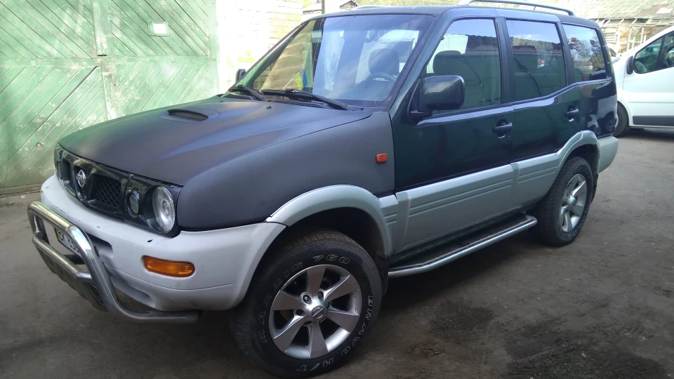 Nissan Terrano II 2