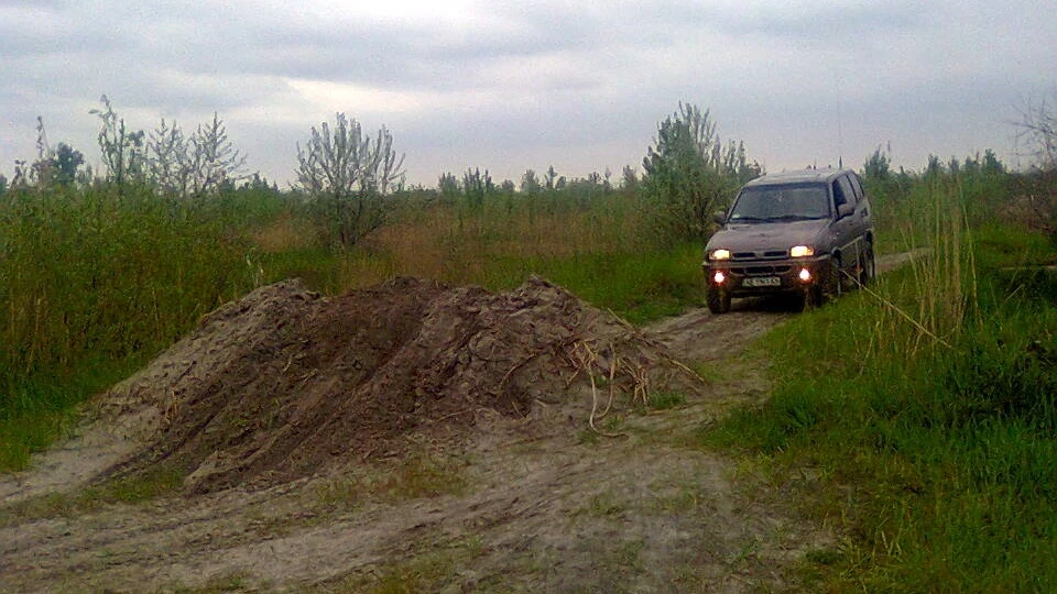 Nissan Terrano Повний джип 2