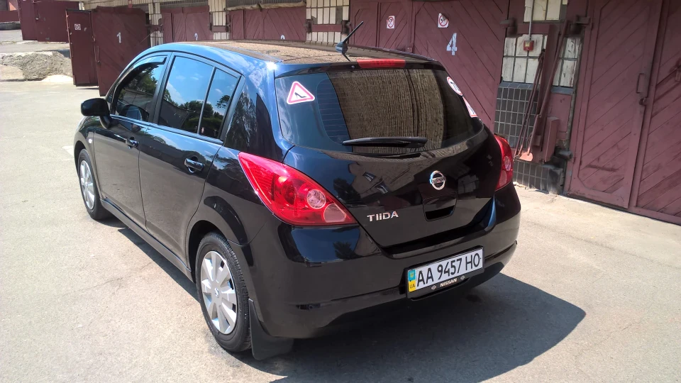 Nissan Tiida 4