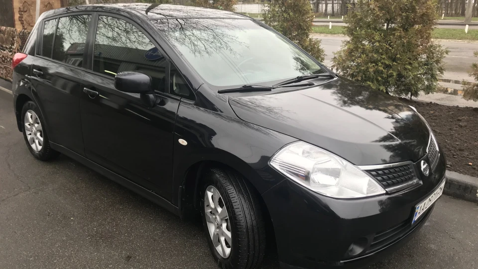 Nissan Tiida 4
