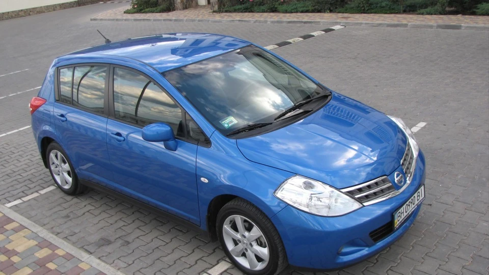 Nissan Tiida 4