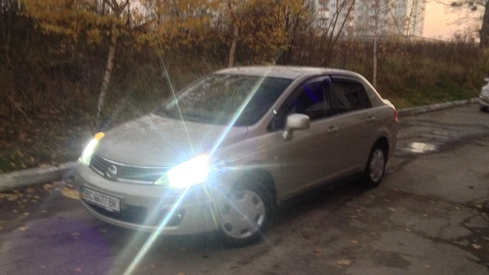Nissan Tiida 3