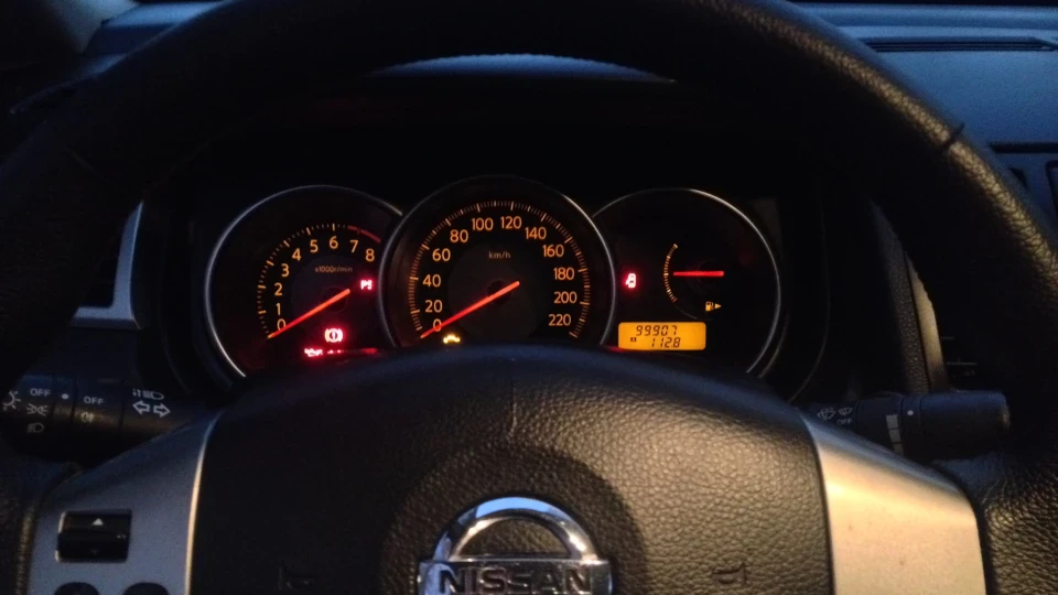 Nissan Tiida 4