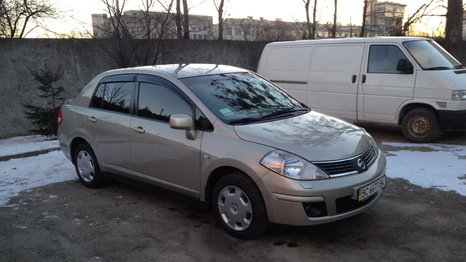 Nissan Tiida 5