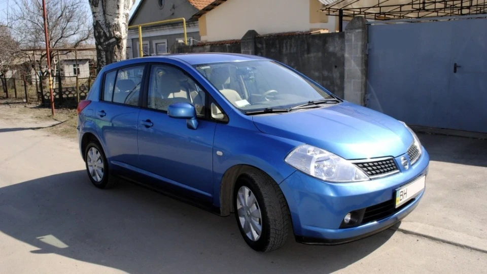 Nissan Tiida 3