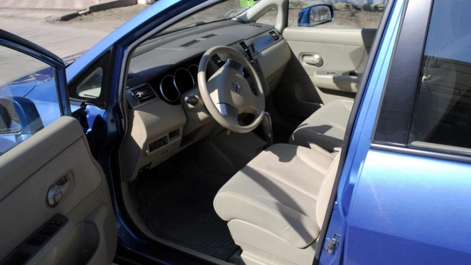 Nissan Tiida 4