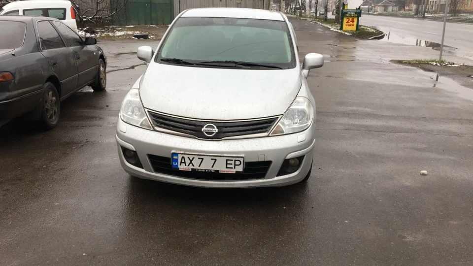 Nissan Tiida 3